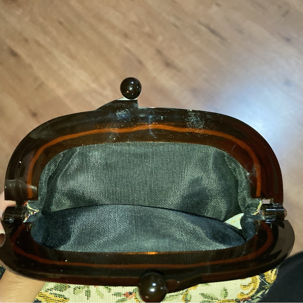 VINTAGE TAPESTRY FLORAL COIN PURSE WITH LUCITE KISS LOCK HAND MADE IN JAPAN - Picture 8 of 8